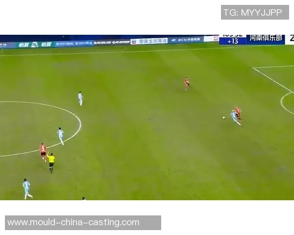 足球巨星愤怒瞬间集锦：从怒骂裁判到摔门而出，球场上的激情碰撞